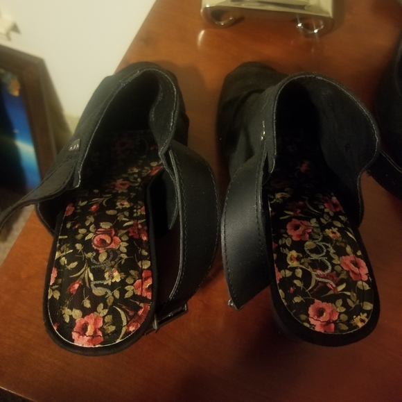 Black open toe booties - Picture 2 of 3